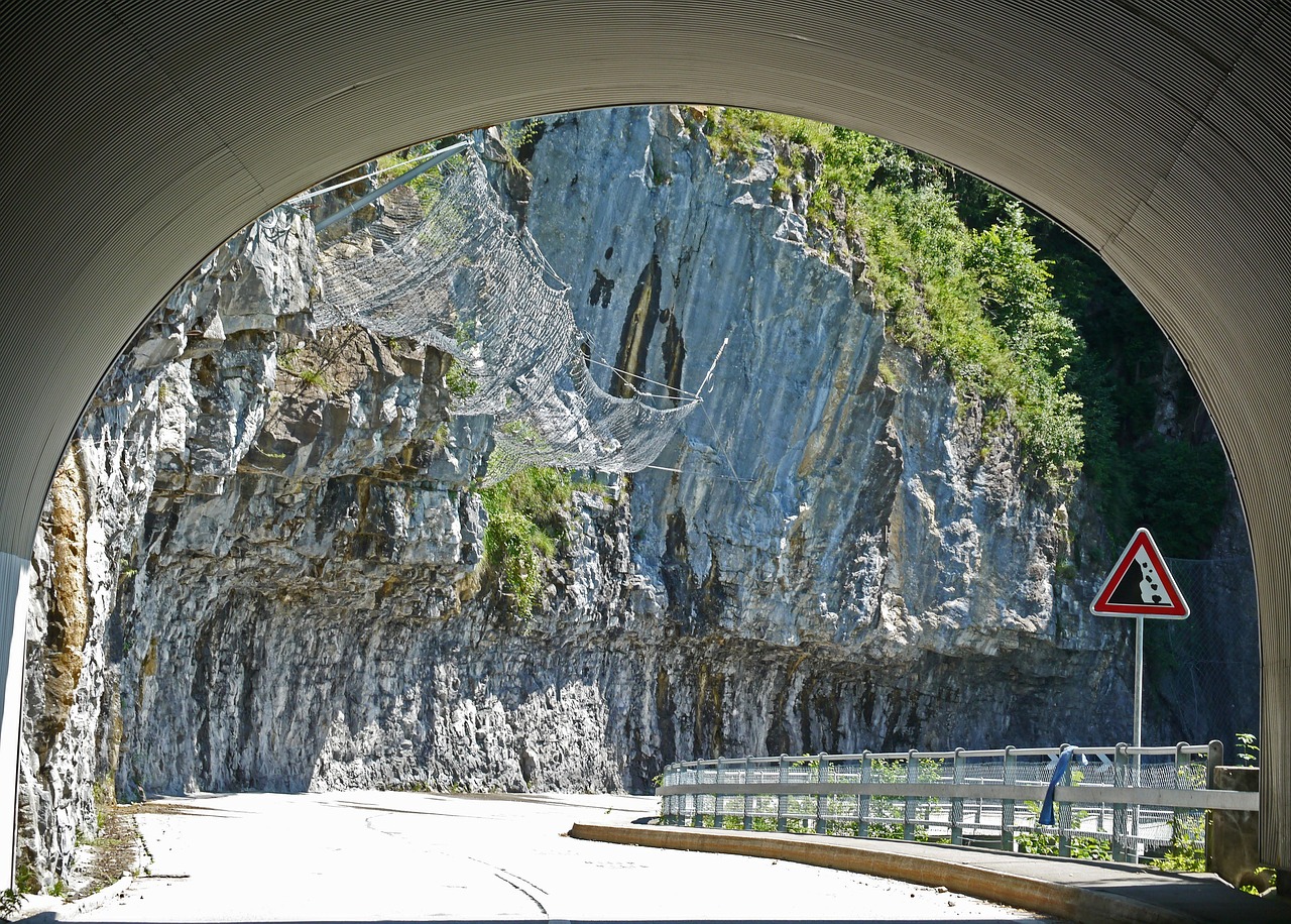 瓊州海底隧道，建設(shè)進(jìn)展、技術(shù)挑戰(zhàn)與未來(lái)展望的最新消息